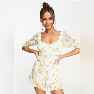ASOS Miss Selfridge Floral Summer Spring Vacation Romper Size 4 💛🤍